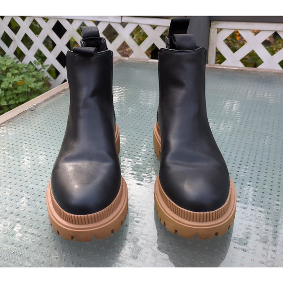 H&M Black Chunky Chelsea Boots Sz 8 Leather Tan Platform Lug Sole Ankle Boot - Picture 2 of 8